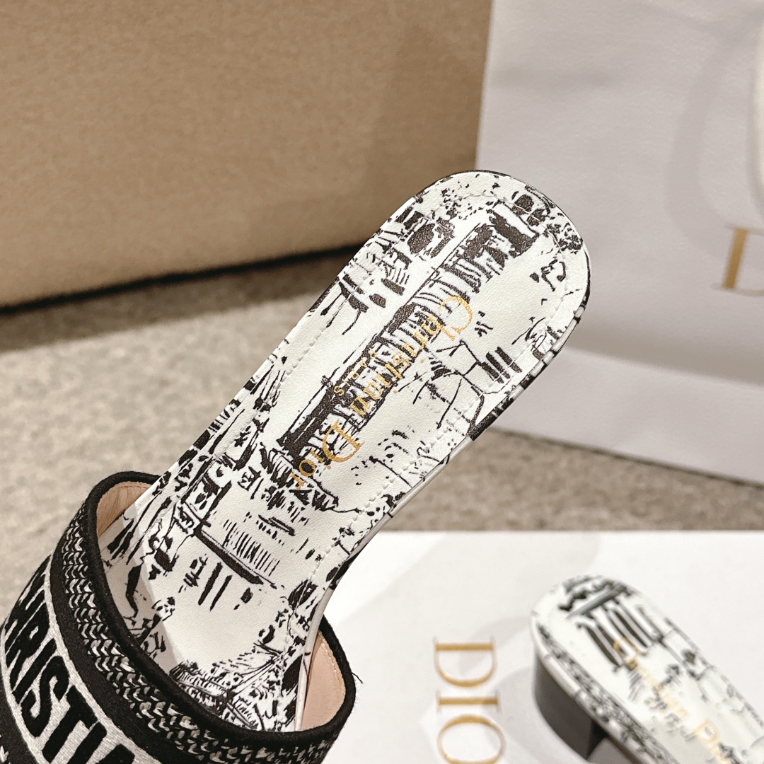 代购级别！经典迪奥logo电脑绣帆布方跟拖鞋，上乘美艳力作 dior专柜最火春夏系列 兼备气质 时尚 经