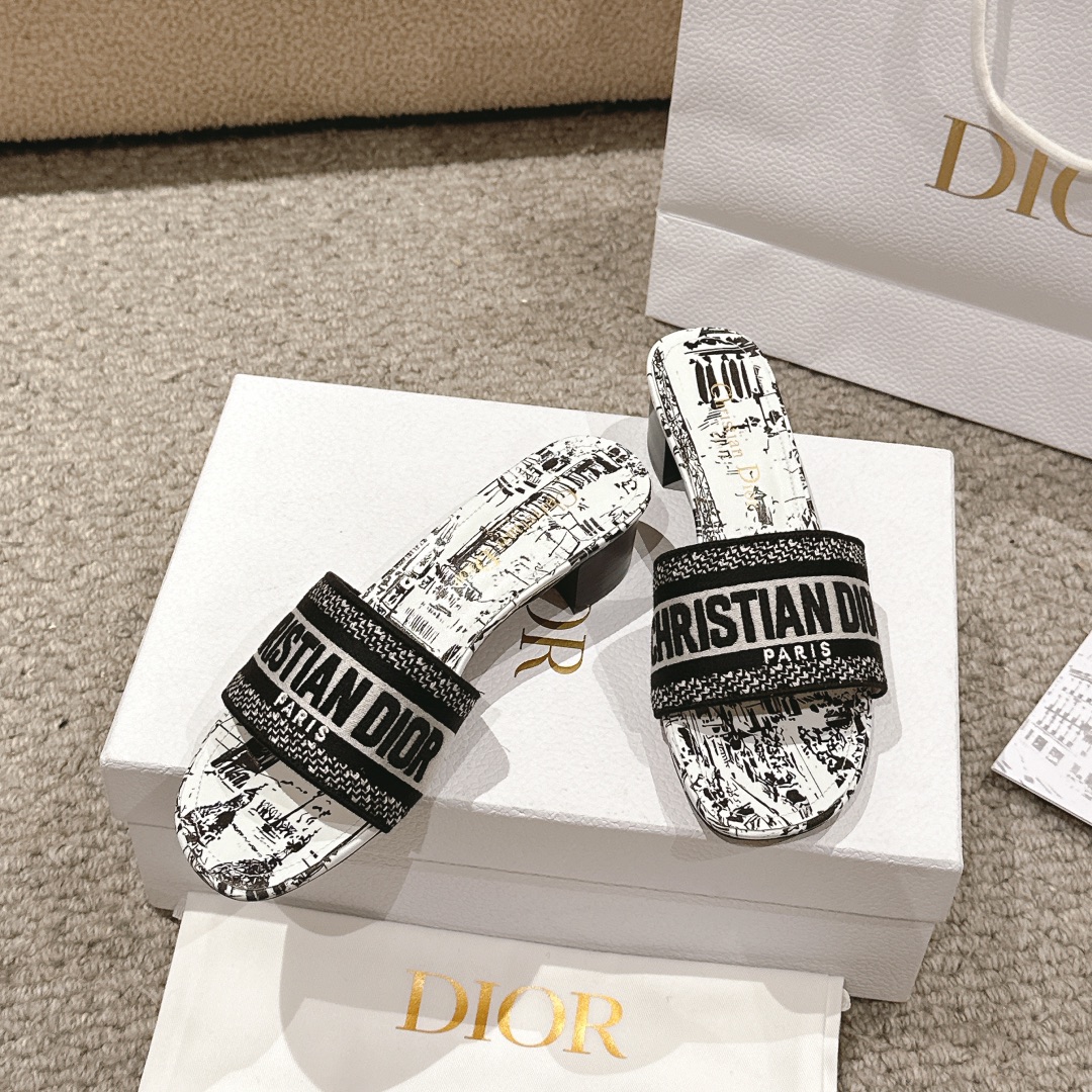 代购级别！经典迪奥logo电脑绣帆布方跟拖鞋，上乘美艳力作 dior专柜最火春夏系列 兼备气质 时尚 经