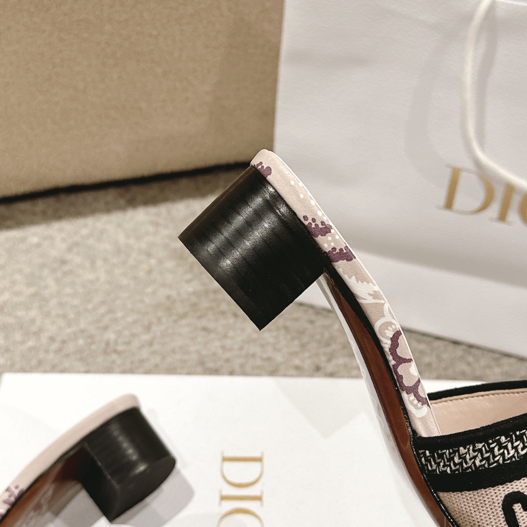 代购级别！经典迪奥logo电脑绣帆布方跟拖鞋，上乘美艳力作 dior专柜最火春夏系列 兼备气质 时尚 经