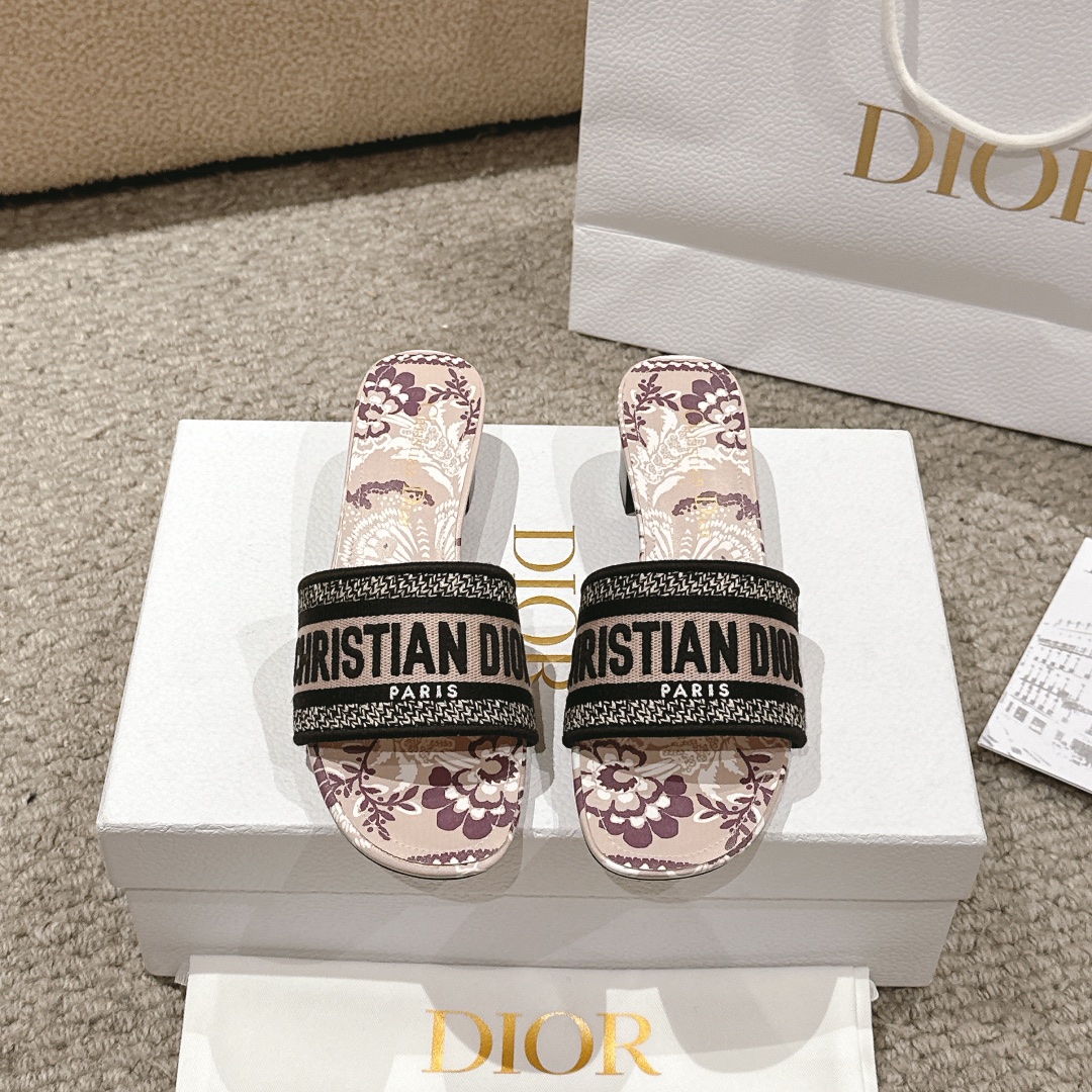 代购级别！经典迪奥logo电脑绣帆布方跟拖鞋，上乘美艳力作 dior专柜最火春夏系列 兼备气质 时尚 经