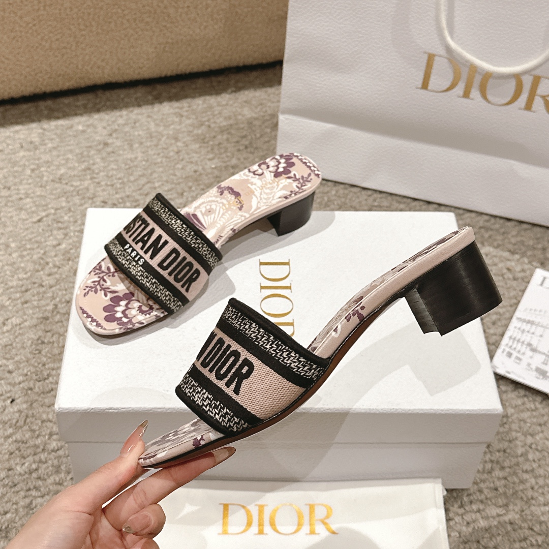 代购级别！经典迪奥logo电脑绣帆布方跟拖鞋，上乘美艳力作 dior专柜最火春夏系列 兼备气质 时尚 经