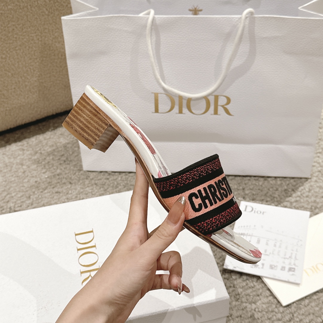 代购级别！经典迪奥logo电脑绣帆布方跟拖鞋，上乘美艳力作 dior专柜最火春夏系列 兼备气质 时尚 经
