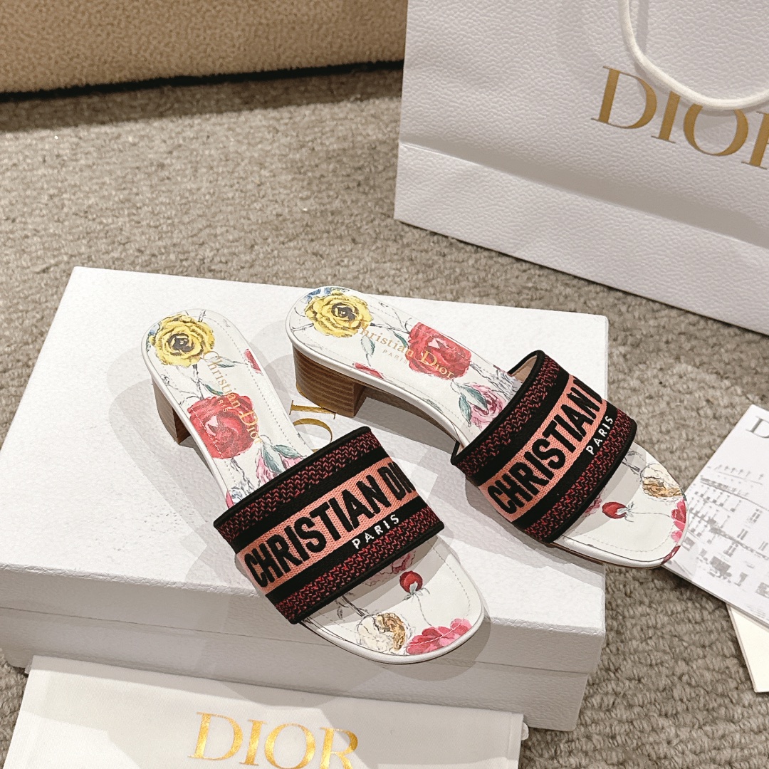 代购级别！经典迪奥logo电脑绣帆布方跟拖鞋，上乘美艳力作 dior专柜最火春夏系列 兼备气质 时尚 经