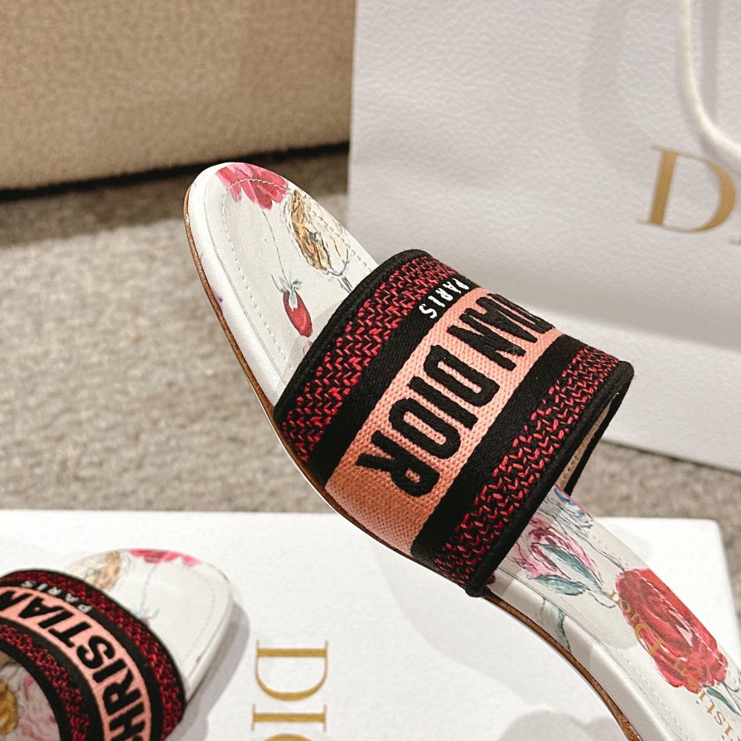 代购级别！经典迪奥logo电脑绣帆布方跟拖鞋，上乘美艳力作 dior专柜最火春夏系列 兼备气质 时尚 经