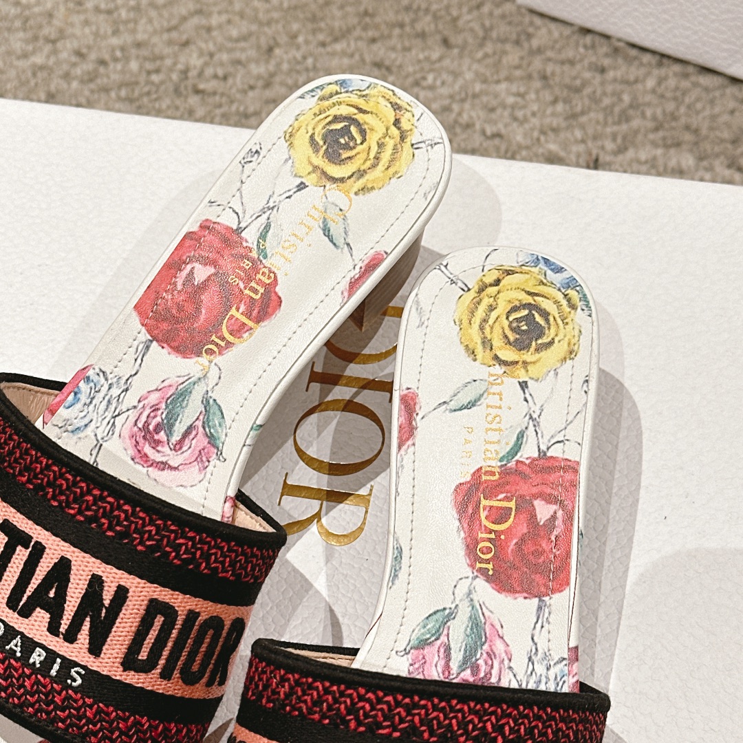 代购级别！经典迪奥logo电脑绣帆布方跟拖鞋，上乘美艳力作 dior专柜最火春夏系列 兼备气质 时尚 经
