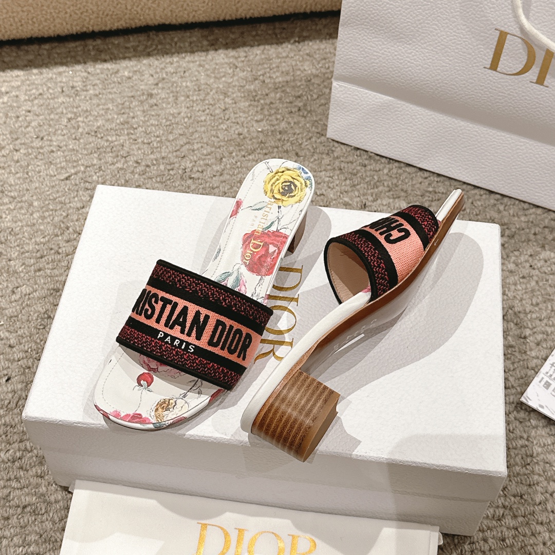 代购级别！经典迪奥logo电脑绣帆布方跟拖鞋，上乘美艳力作 dior专柜最火春夏系列 兼备气质 时尚 经