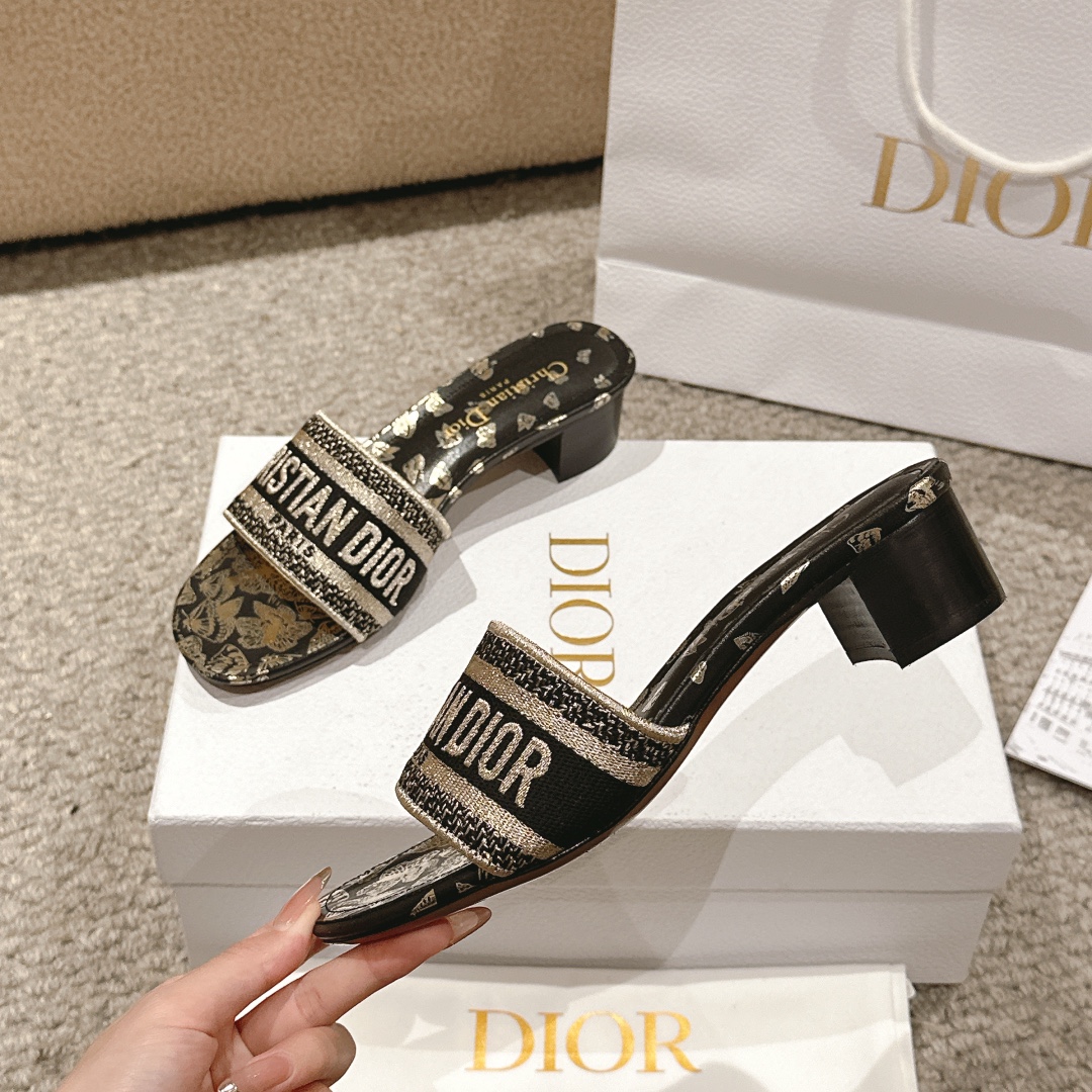 代购级别！经典迪奥logo电脑绣帆布方跟拖鞋，上乘美艳力作 dior专柜最火春夏系列 兼备气质 时尚 经