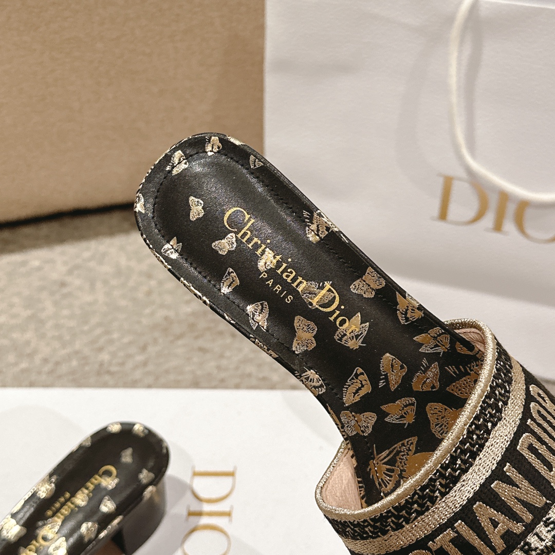 代购级别！经典迪奥logo电脑绣帆布方跟拖鞋，上乘美艳力作 dior专柜最火春夏系列 兼备气质 时尚 经