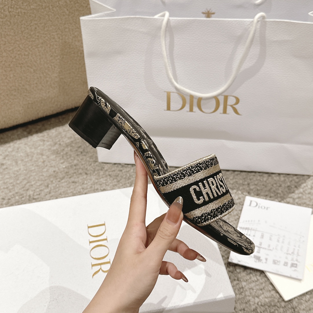 代购级别！经典迪奥logo电脑绣帆布方跟拖鞋，上乘美艳力作 dior专柜最火春夏系列 兼备气质 时尚 经
