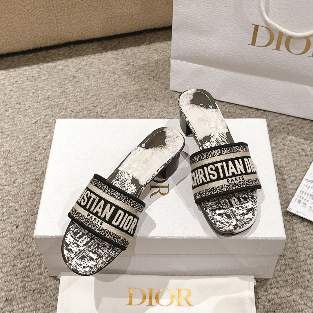 代购级别！经典迪奥logo电脑绣帆布方跟拖鞋，上乘美艳力作 dior专柜最火春夏系列 兼备气质 时尚 经