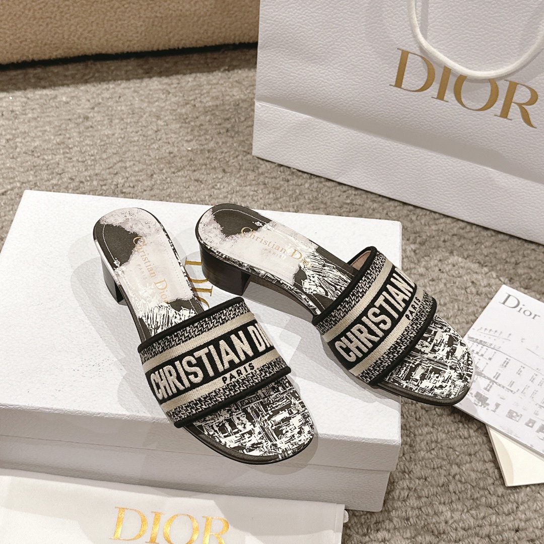 代购级别！经典迪奥logo电脑绣帆布方跟拖鞋，上乘美艳力作 dior专柜最火春夏系列 兼备气质 时尚 经