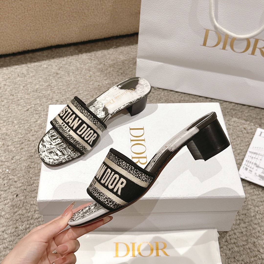 代购级别！经典迪奥logo电脑绣帆布方跟拖鞋，上乘美艳力作 dior专柜最火春夏系列 兼备气质 时尚 经