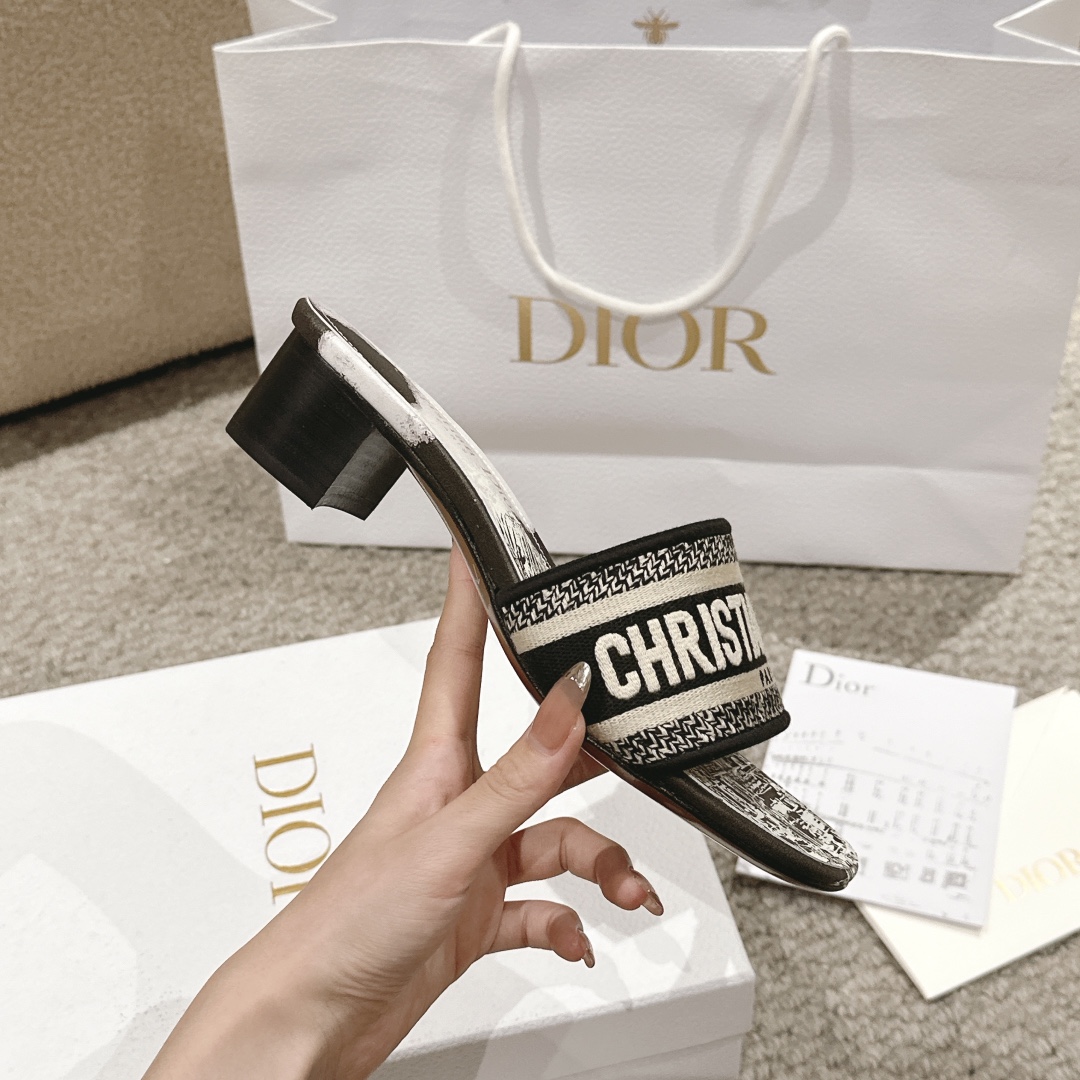 代购级别！经典迪奥logo电脑绣帆布方跟拖鞋，上乘美艳力作 dior专柜最火春夏系列 兼备气质 时尚 经