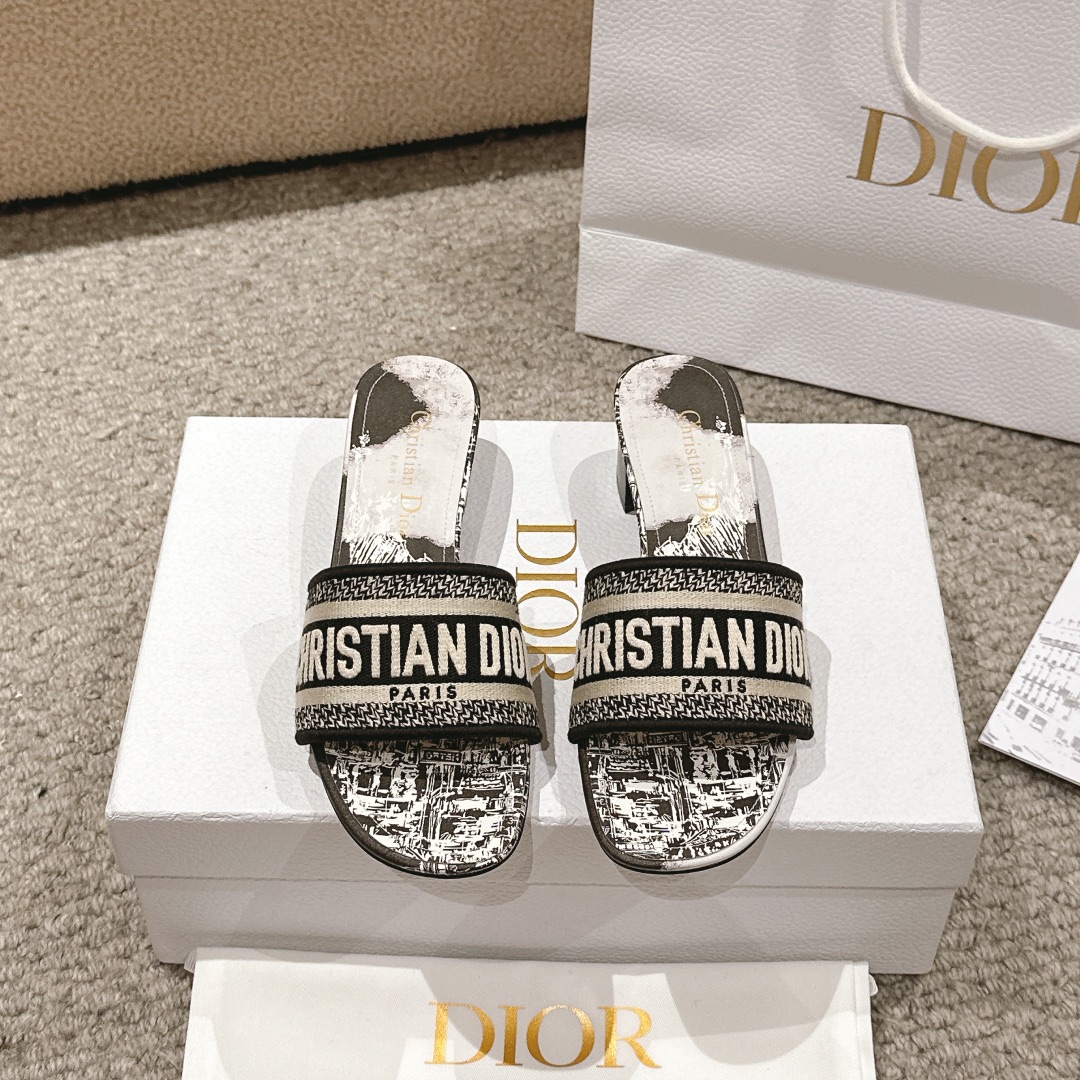 代购级别！经典迪奥logo电脑绣帆布方跟拖鞋，上乘美艳力作 dior专柜最火春夏系列 兼备气质 时尚 经