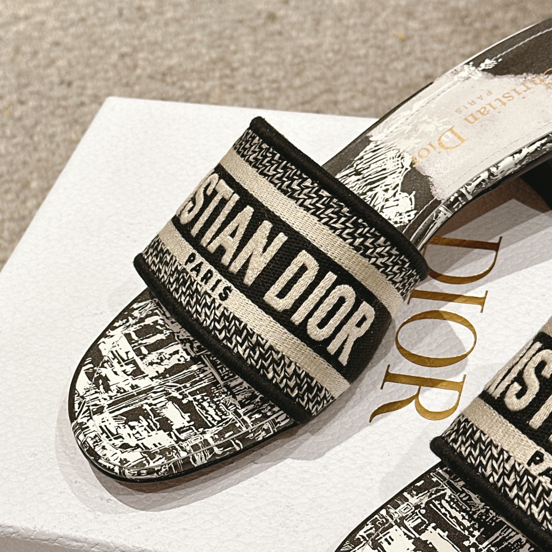 代购级别！经典迪奥logo电脑绣帆布方跟拖鞋，上乘美艳力作 dior专柜最火春夏系列 兼备气质 时尚 经