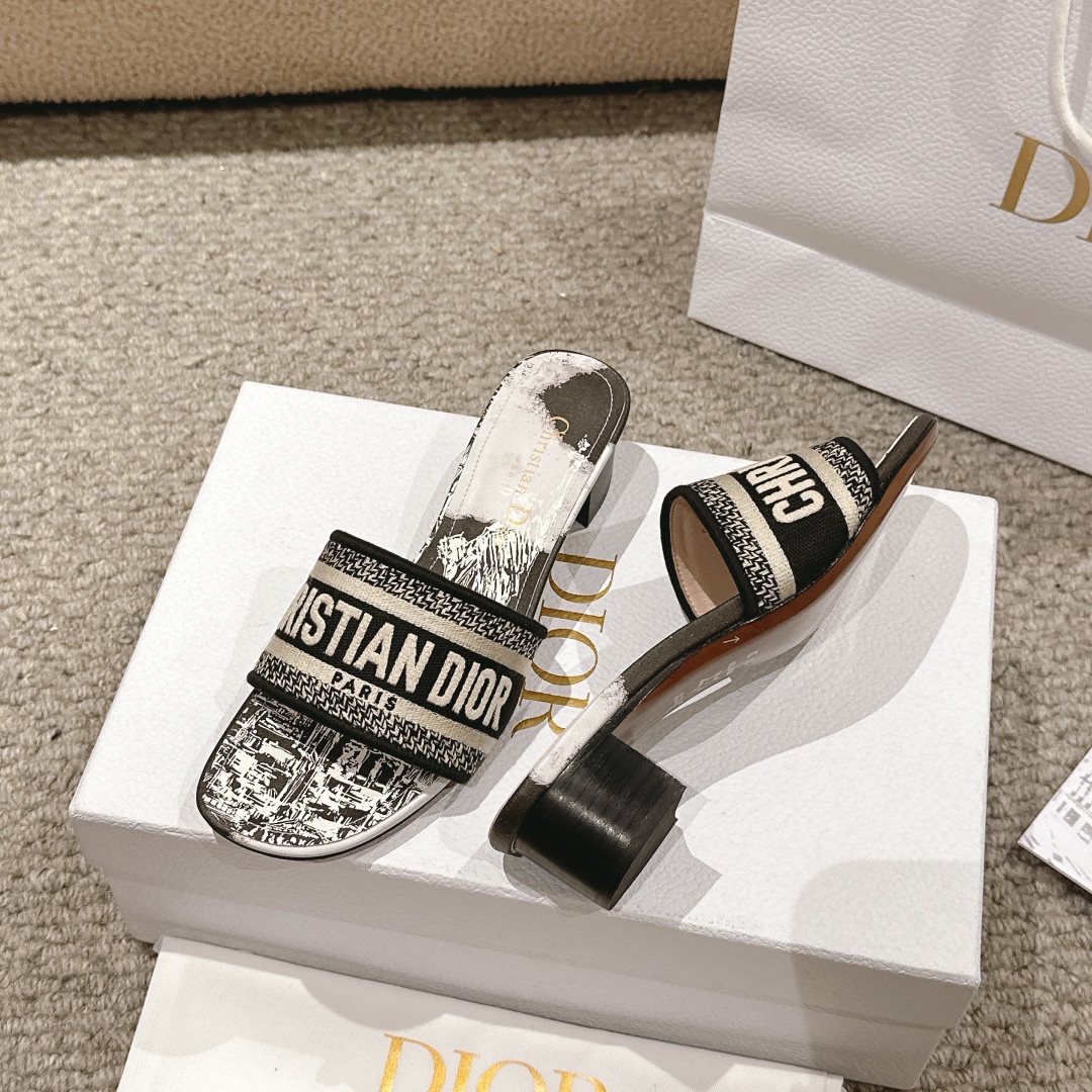 代购级别！经典迪奥logo电脑绣帆布方跟拖鞋，上乘美艳力作 dior专柜最火春夏系列 兼备气质 时尚 经