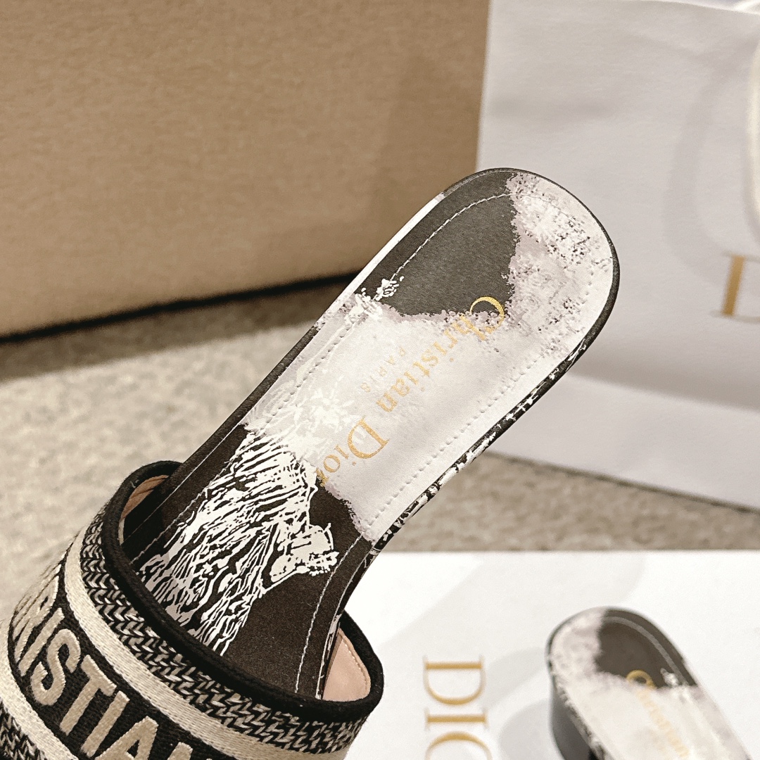 代购级别！经典迪奥logo电脑绣帆布方跟拖鞋，上乘美艳力作 dior专柜最火春夏系列 兼备气质 时尚 经