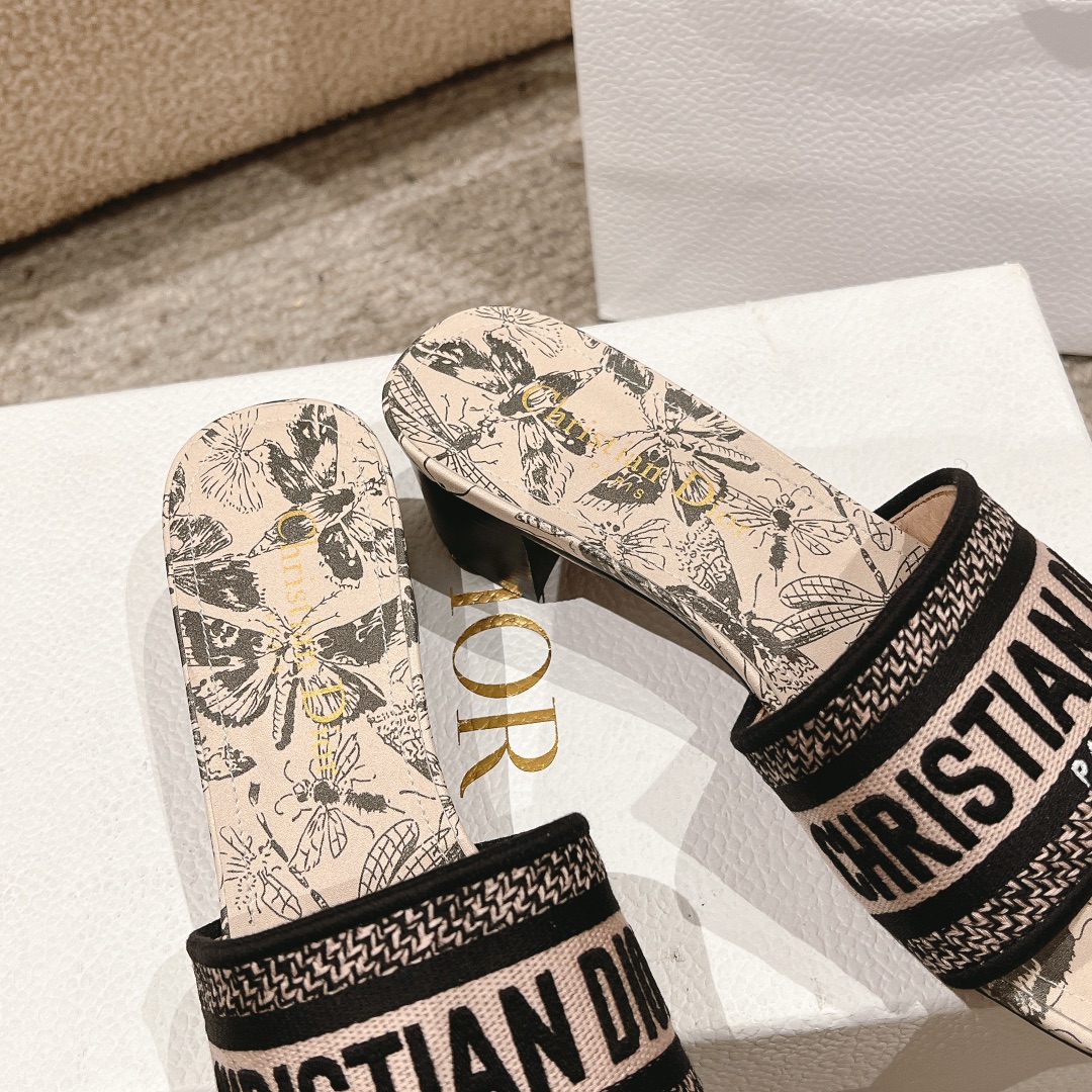 代购级别！经典迪奥logo电脑绣帆布方跟拖鞋，上乘美艳力作 dior专柜最火春夏系列 兼备气质 时尚 经