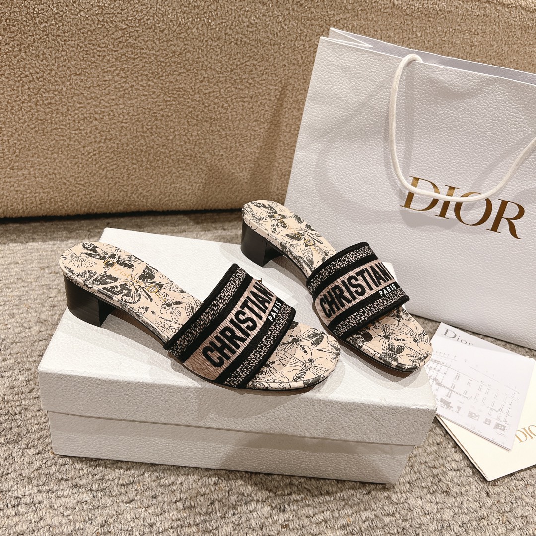 代购级别！经典迪奥logo电脑绣帆布方跟拖鞋，上乘美艳力作 dior专柜最火春夏系列 兼备气质 时尚 经