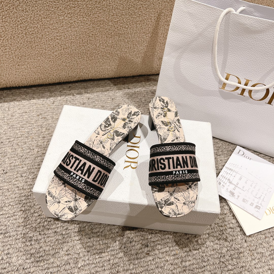 代购级别！经典迪奥logo电脑绣帆布方跟拖鞋，上乘美艳力作 dior专柜最火春夏系列 兼备气质 时尚 经