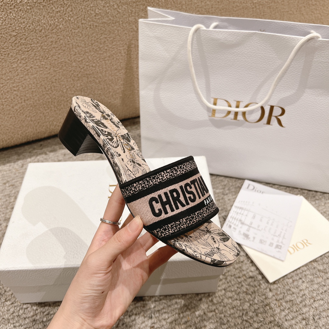 代购级别！经典迪奥logo电脑绣帆布方跟拖鞋，上乘美艳力作 dior专柜最火春夏系列 兼备气质 时尚 经