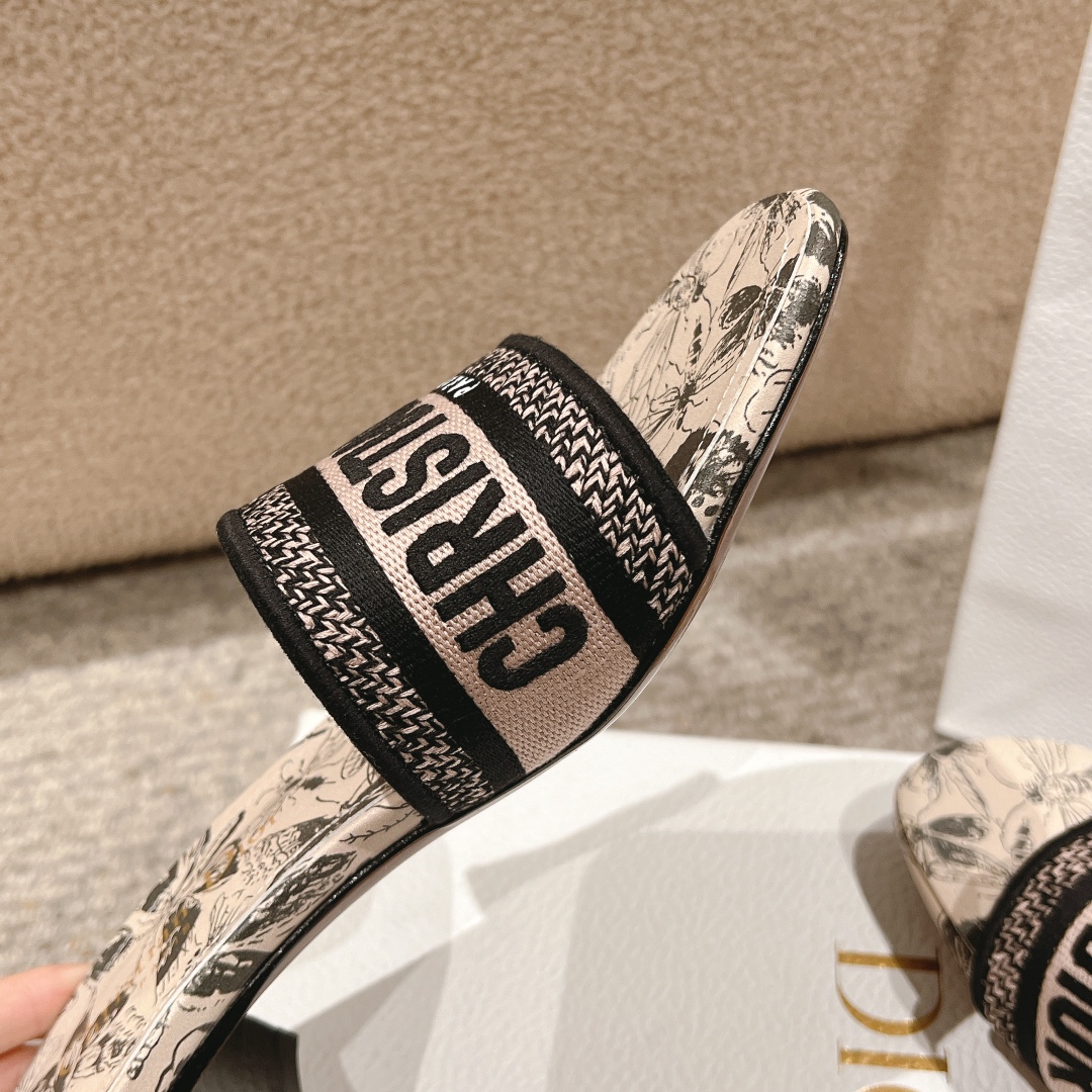 代购级别！经典迪奥logo电脑绣帆布方跟拖鞋，上乘美艳力作 dior专柜最火春夏系列 兼备气质 时尚 经