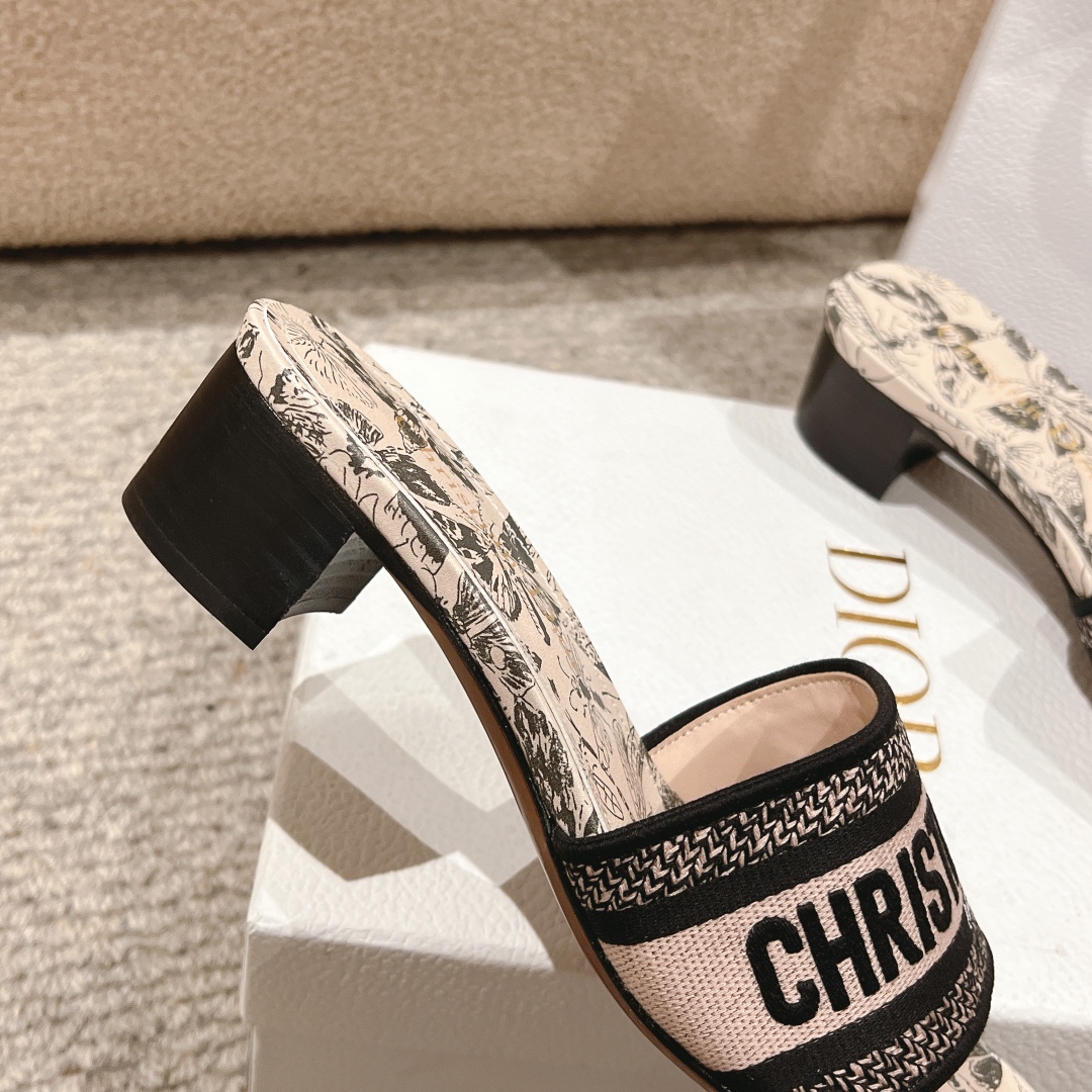 代购级别！经典迪奥logo电脑绣帆布方跟拖鞋，上乘美艳力作 dior专柜最火春夏系列 兼备气质 时尚 经