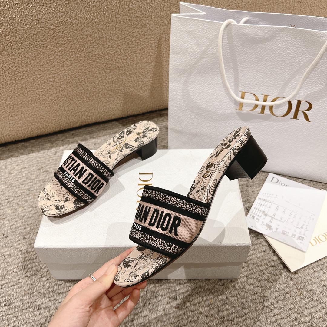 代购级别！经典迪奥logo电脑绣帆布方跟拖鞋，上乘美艳力作 dior专柜最火春夏系列 兼备气质 时尚 经