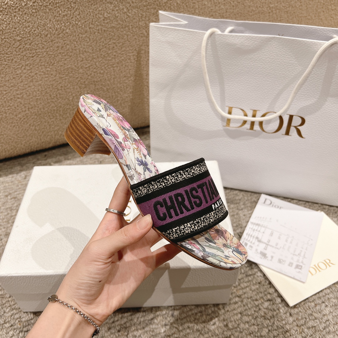 代购级别！经典迪奥logo电脑绣帆布方跟拖鞋，上乘美艳力作 dior专柜最火春夏系列 兼备气质 时尚 经