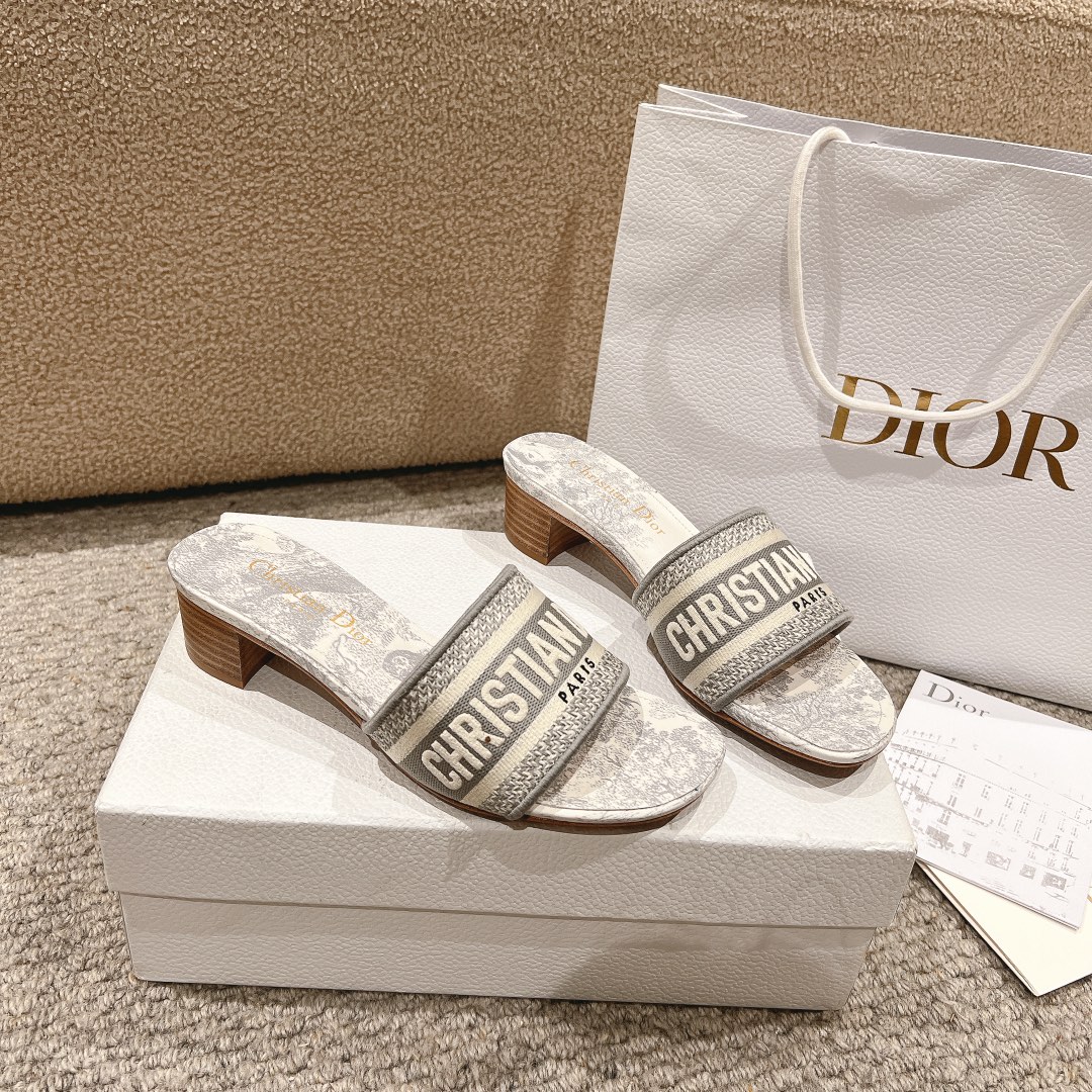 代购级别！经典迪奥logo电脑绣帆布方跟拖鞋，上乘美艳力作 dior专柜最火春夏系列 兼备气质 时尚 经