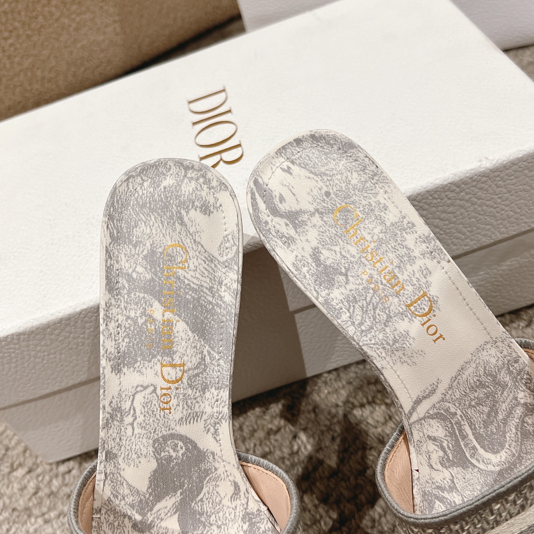 代购级别！经典迪奥logo电脑绣帆布方跟拖鞋，上乘美艳力作 dior专柜最火春夏系列 兼备气质 时尚 经