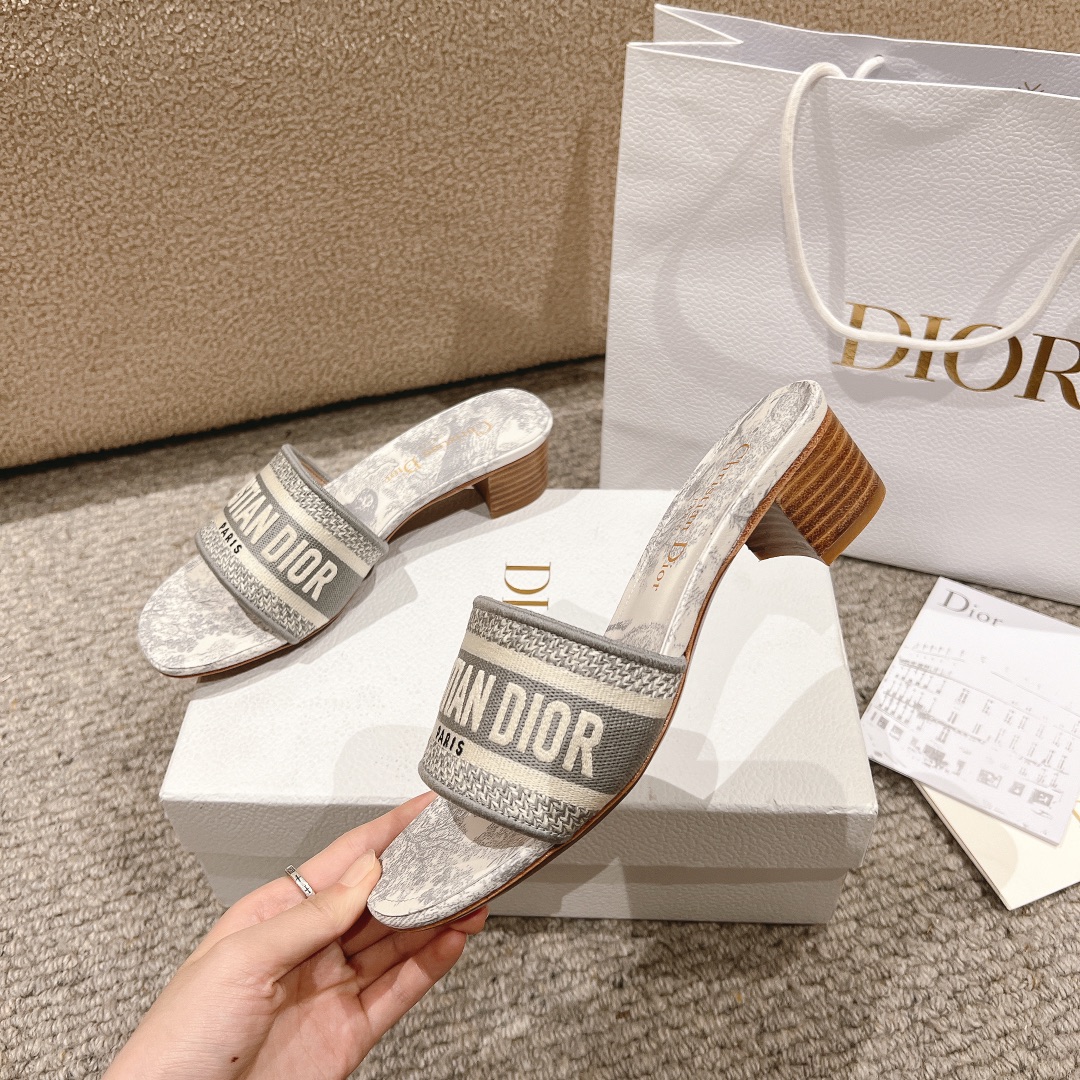代购级别！经典迪奥logo电脑绣帆布方跟拖鞋，上乘美艳力作 dior专柜最火春夏系列 兼备气质 时尚 经
