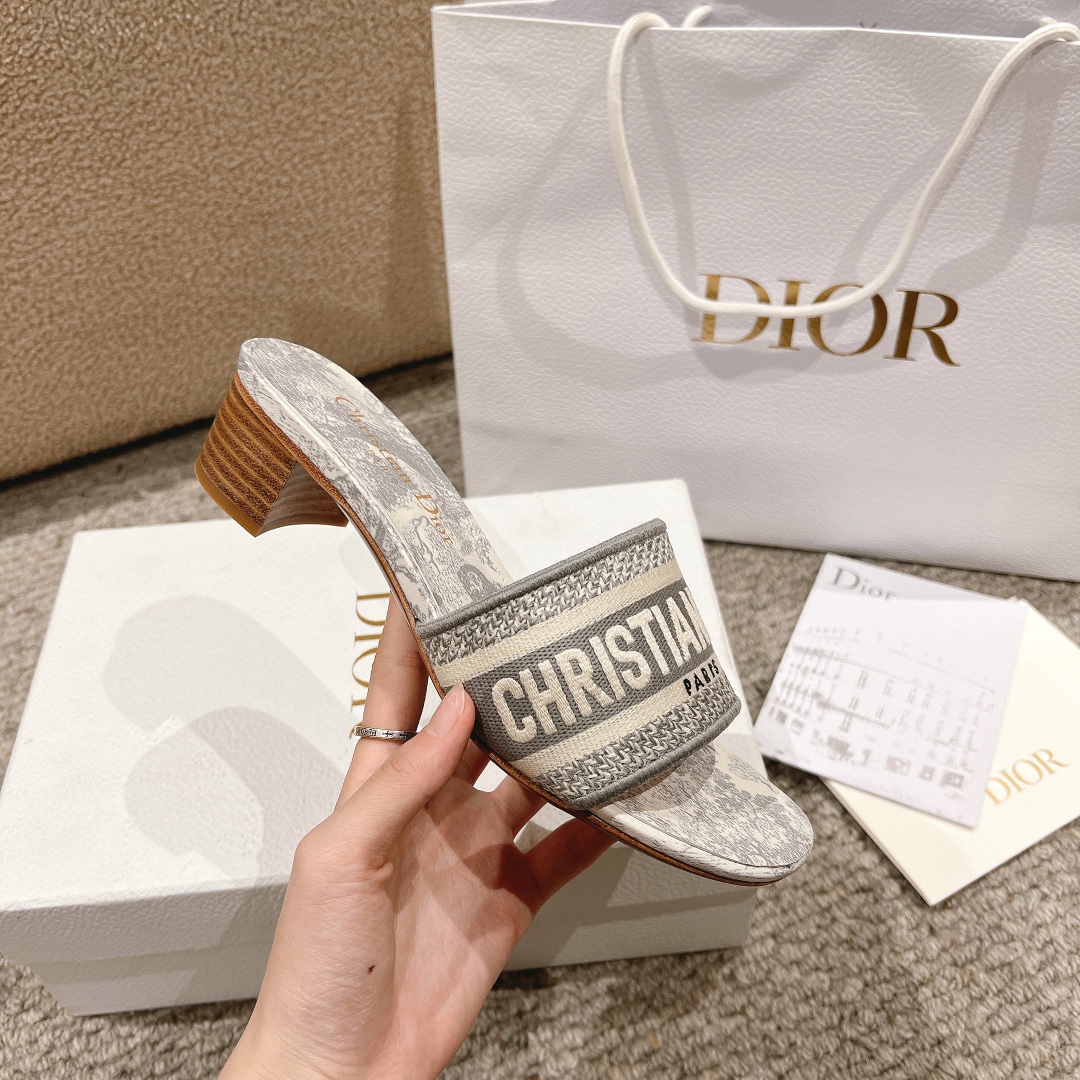 代购级别！经典迪奥logo电脑绣帆布方跟拖鞋，上乘美艳力作 dior专柜最火春夏系列 兼备气质 时尚 经
