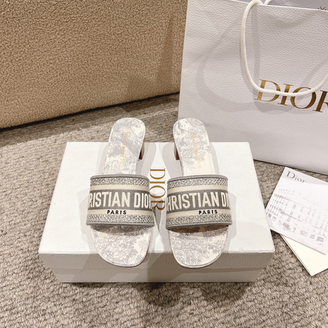 代购级别！经典迪奥logo电脑绣帆布方跟拖鞋，上乘美艳力作 dior专柜最火春夏系列 兼备气质 时尚 经