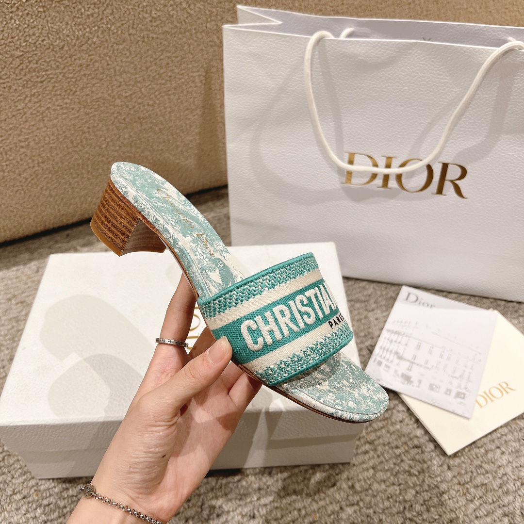 代购级别！经典迪奥logo电脑绣帆布方跟拖鞋，上乘美艳力作 dior专柜最火春夏系列 兼备气质 时尚 经