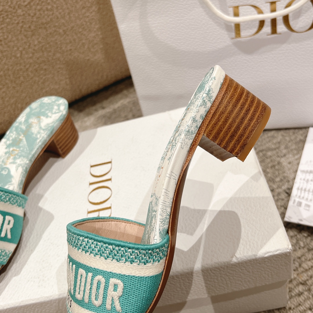 代购级别！经典迪奥logo电脑绣帆布方跟拖鞋，上乘美艳力作 dior专柜最火春夏系列 兼备气质 时尚 经