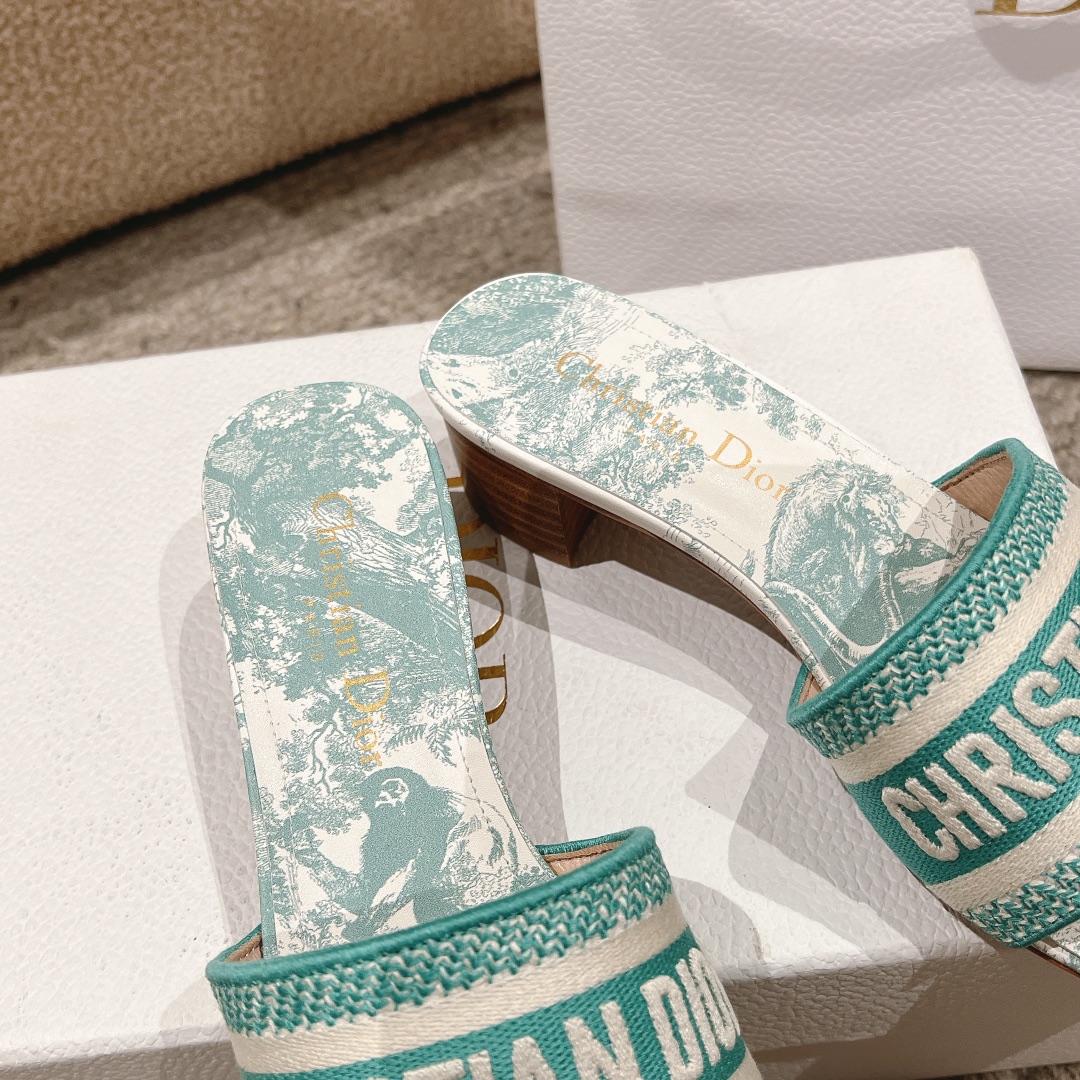 代购级别！经典迪奥logo电脑绣帆布方跟拖鞋，上乘美艳力作 dior专柜最火春夏系列 兼备气质 时尚 经