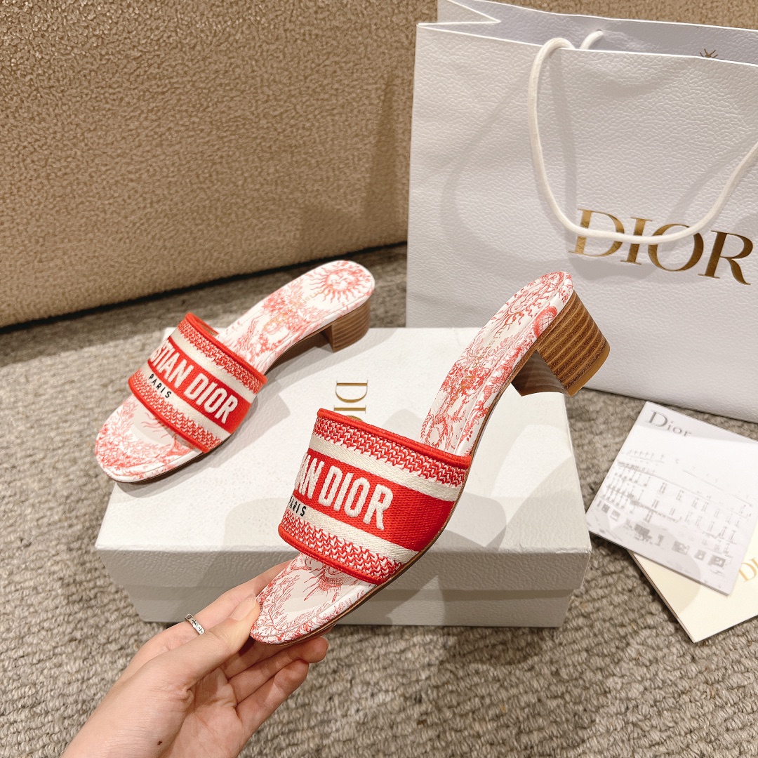 代购级别！经典迪奥logo电脑绣帆布方跟拖鞋，上乘美艳力作 dior专柜最火春夏系列 兼备气质 时尚 经