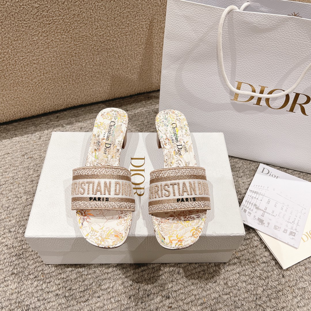 代购级别！经典迪奥logo电脑绣帆布方跟拖鞋，上乘美艳力作 dior专柜最火春夏系列 兼备气质 时尚 经