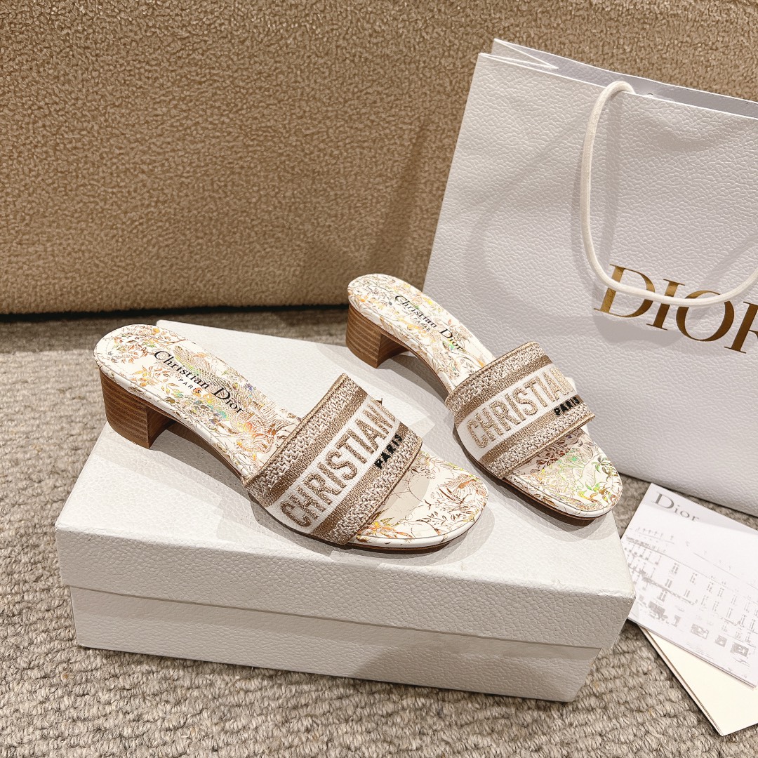 代购级别！经典迪奥logo电脑绣帆布方跟拖鞋，上乘美艳力作 dior专柜最火春夏系列 兼备气质 时尚 经