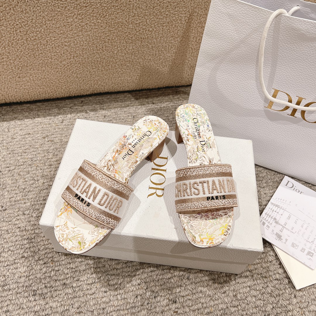 代购级别！经典迪奥logo电脑绣帆布方跟拖鞋，上乘美艳力作 dior专柜最火春夏系列 兼备气质 时尚 经