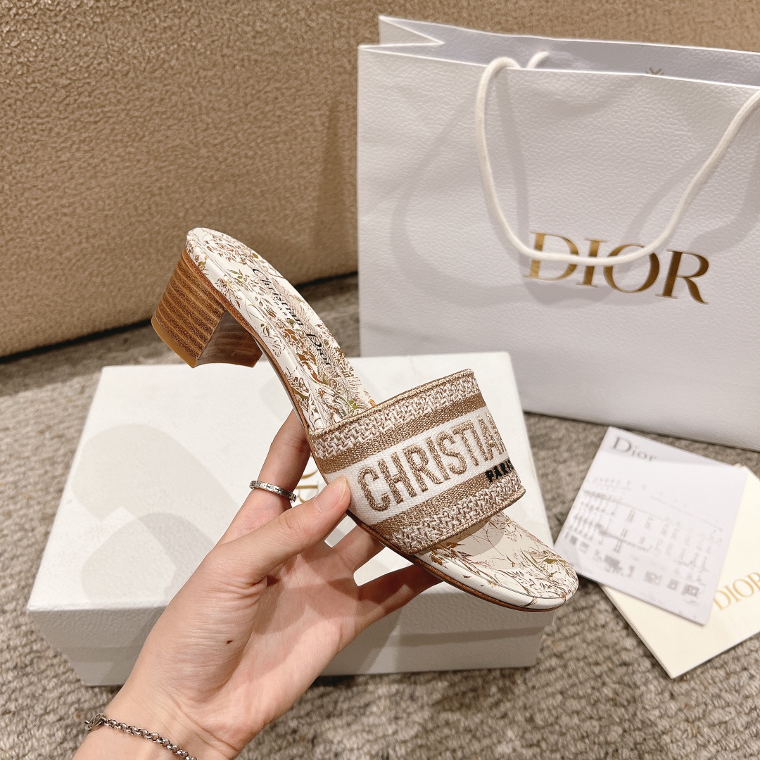 代购级别！经典迪奥logo电脑绣帆布方跟拖鞋，上乘美艳力作 dior专柜最火春夏系列 兼备气质 时尚 经