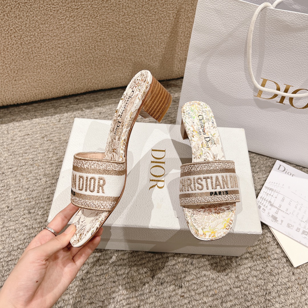 代购级别！经典迪奥logo电脑绣帆布方跟拖鞋，上乘美艳力作 dior专柜最火春夏系列 兼备气质 时尚 经