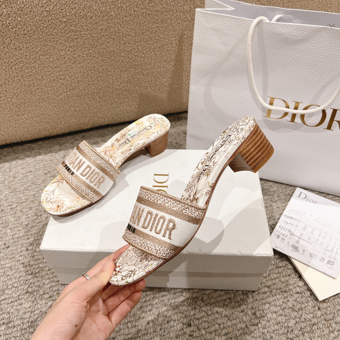 代购级别！经典迪奥logo电脑绣帆布方跟拖鞋，上乘美艳力作 dior专柜最火春夏系列 兼备气质 时尚 经