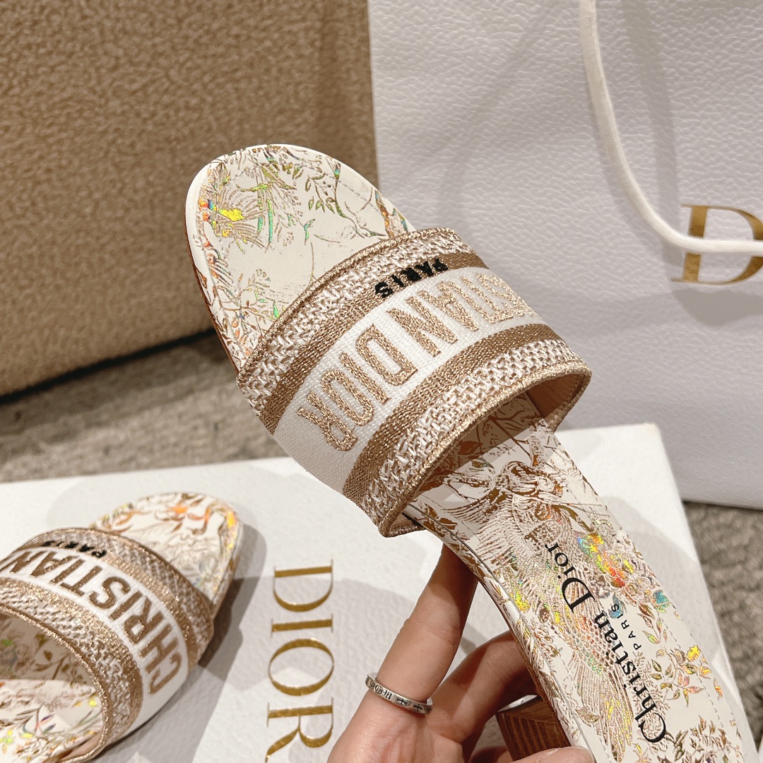 代购级别！经典迪奥logo电脑绣帆布方跟拖鞋，上乘美艳力作 dior专柜最火春夏系列 兼备气质 时尚 经