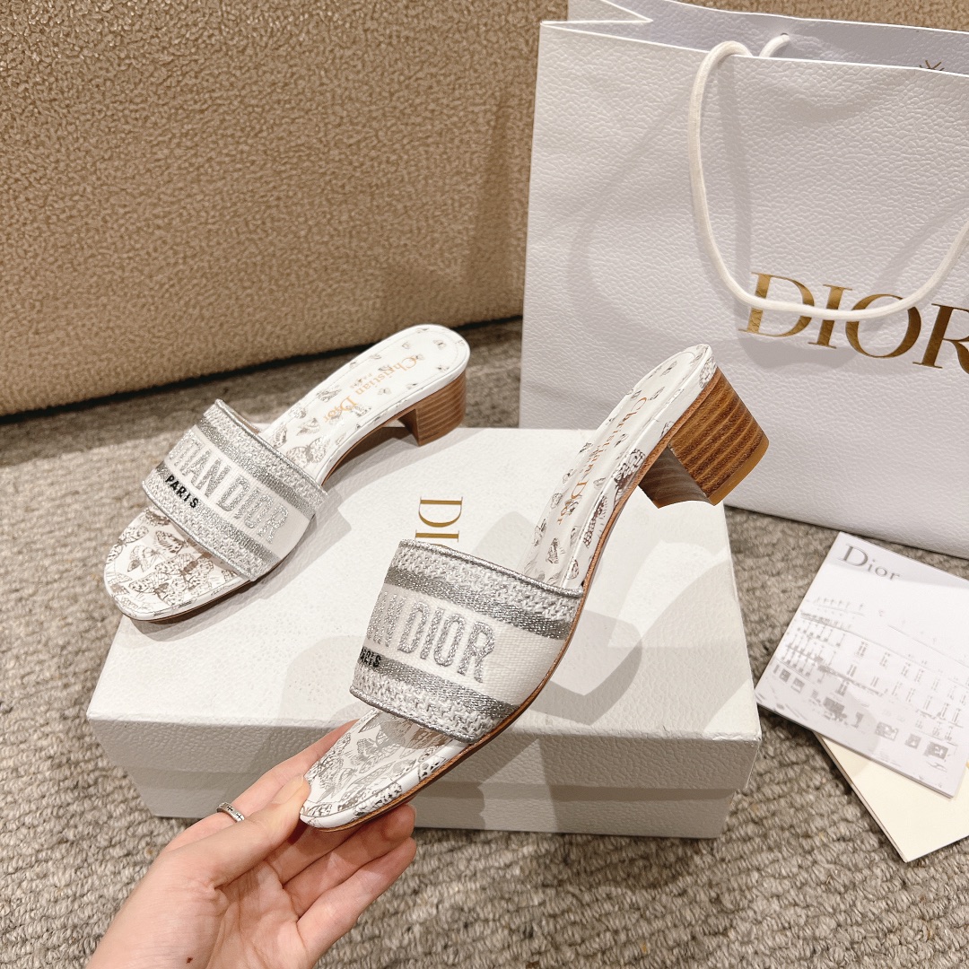 代购级别！经典迪奥logo电脑绣帆布方跟拖鞋，上乘美艳力作 dior专柜最火春夏系列 兼备气质 时尚 经