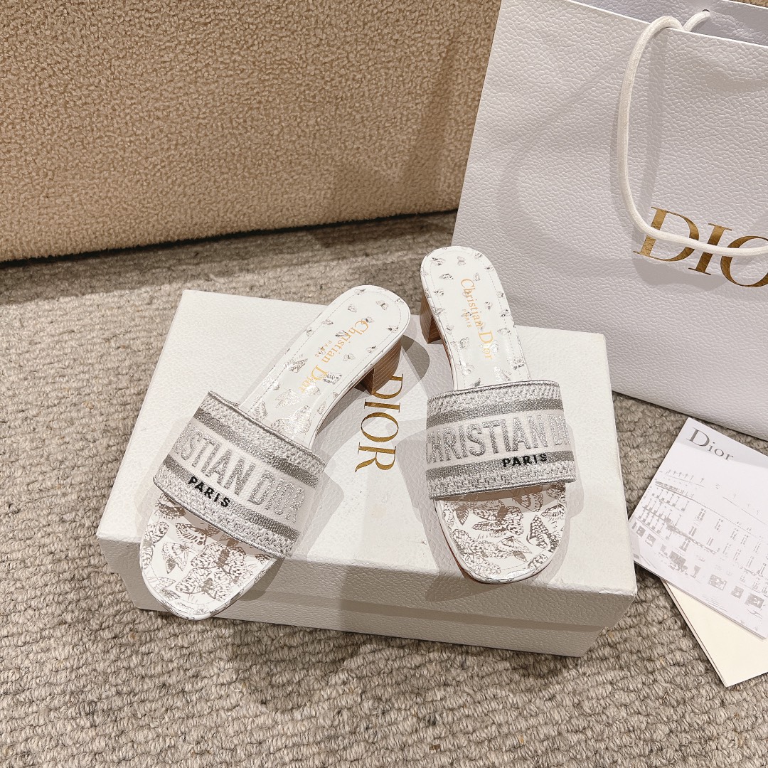 代购级别！经典迪奥logo电脑绣帆布方跟拖鞋，上乘美艳力作 dior专柜最火春夏系列 兼备气质 时尚 经
