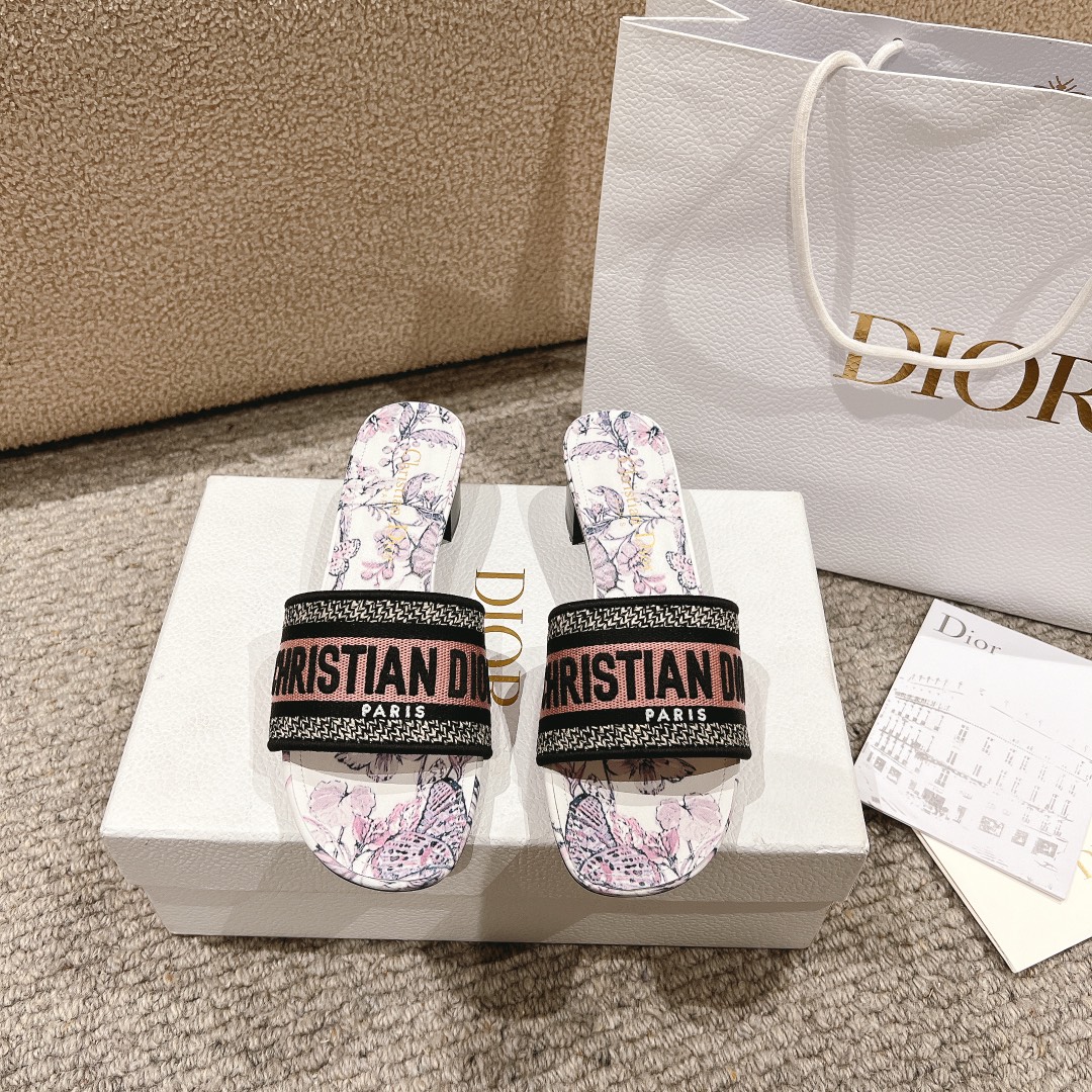 代购级别！经典迪奥logo电脑绣帆布方跟拖鞋，上乘美艳力作 dior专柜最火春夏系列 兼备气质 时尚 经