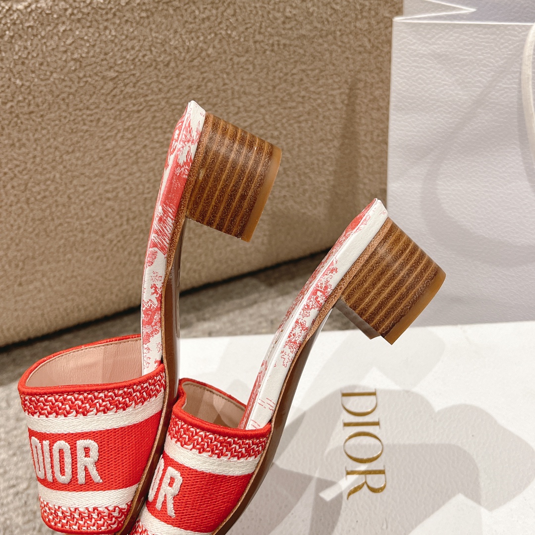 代购级别！经典迪奥logo电脑绣帆布方跟拖鞋，上乘美艳力作 dior专柜最火春夏系列 兼备气质 时尚 经