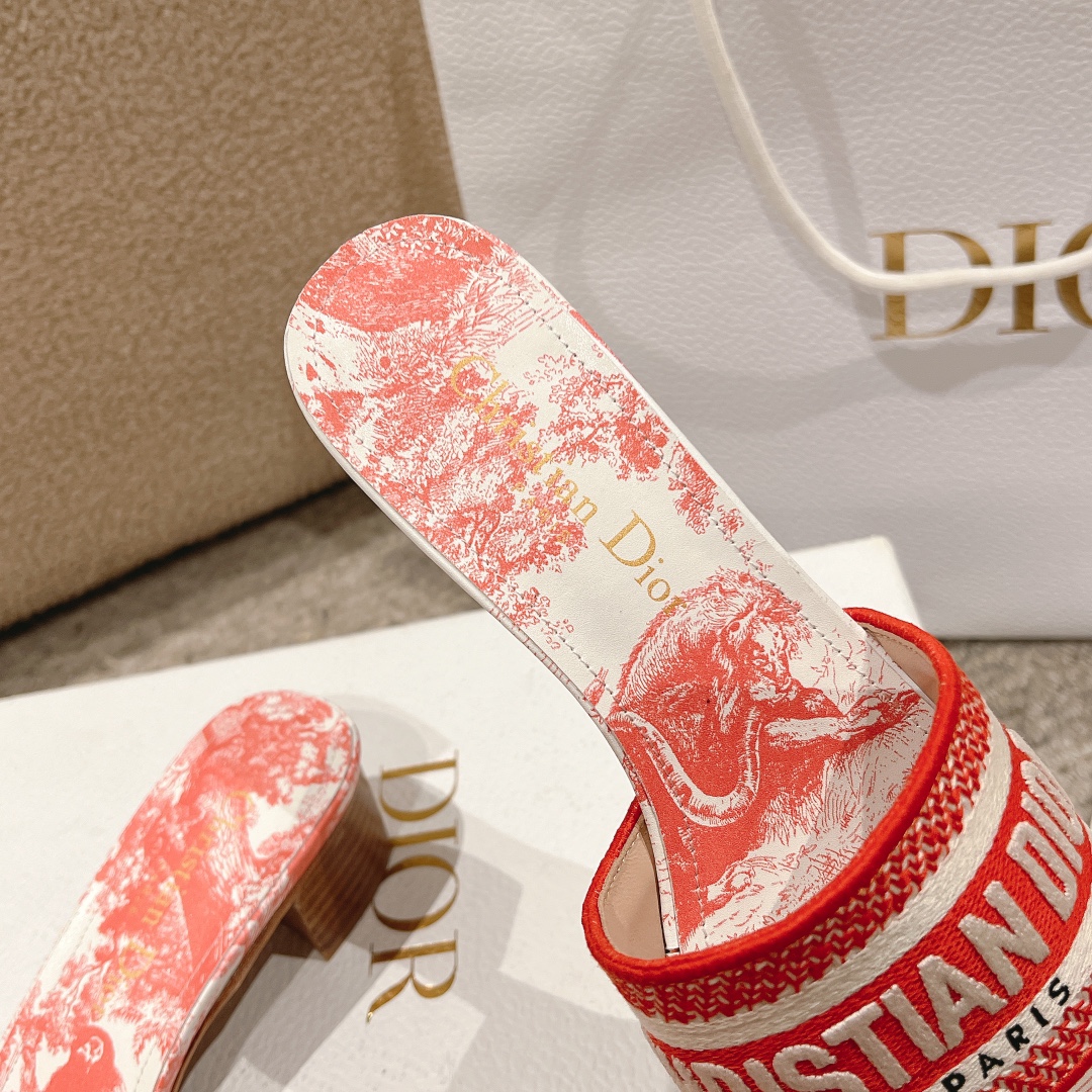 代购级别！经典迪奥logo电脑绣帆布方跟拖鞋，上乘美艳力作 dior专柜最火春夏系列 兼备气质 时尚 经
